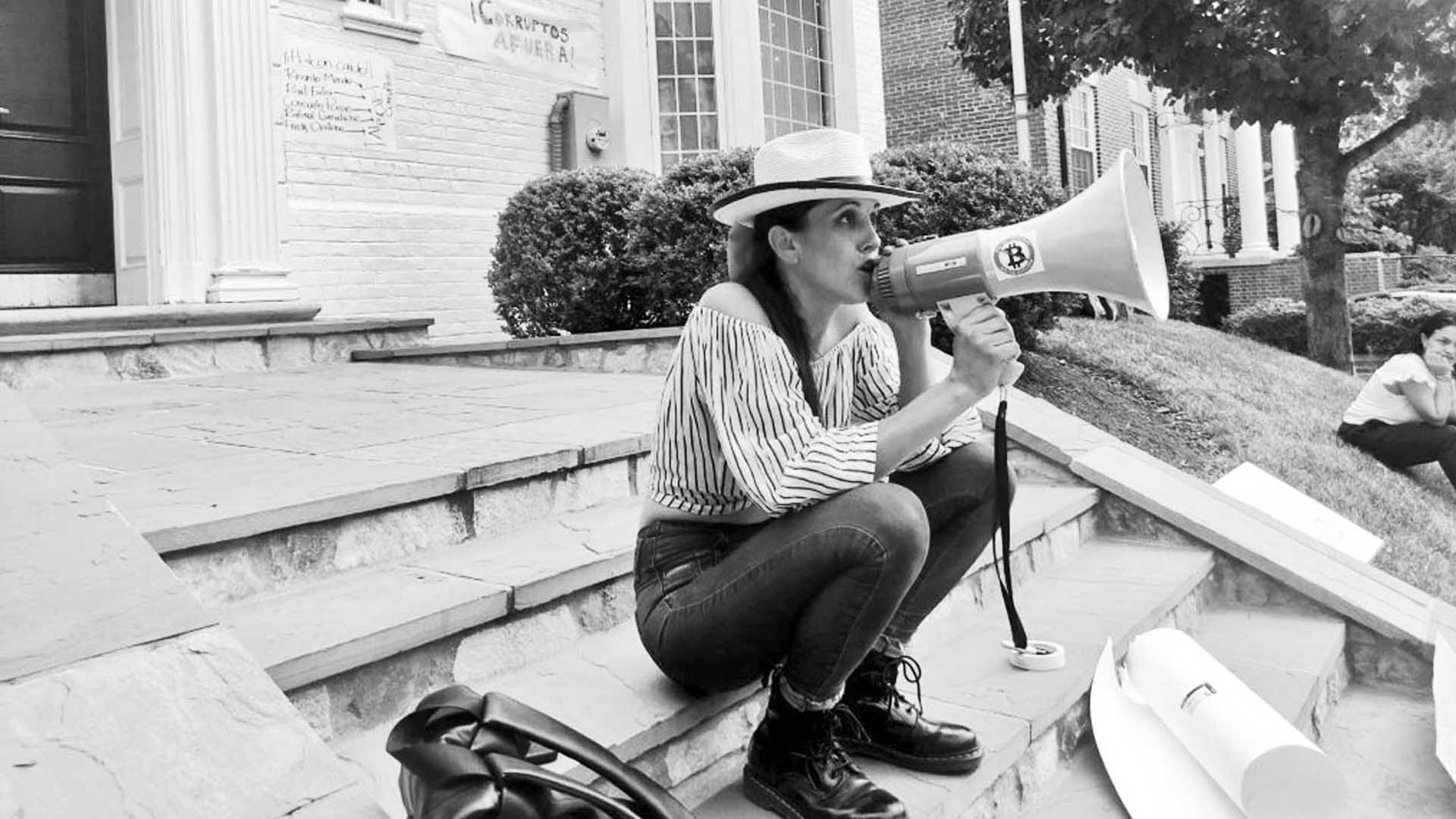 ALERTA Oklahoma: Bertha Michelle Mendoza experta en noticias falsas