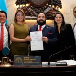 Luis Redondo en controversia por presunta violación legal en renuncia en el CNE