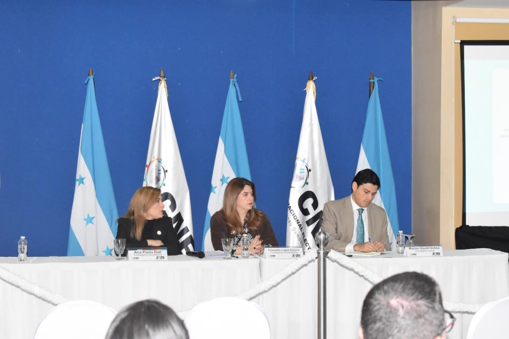 Cámaras de comercio señalan presiones oficiales contra el CNE