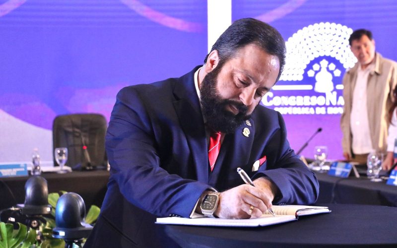 Luis Redondo implicado en proceso de aprobación de banco relacionado con familiares