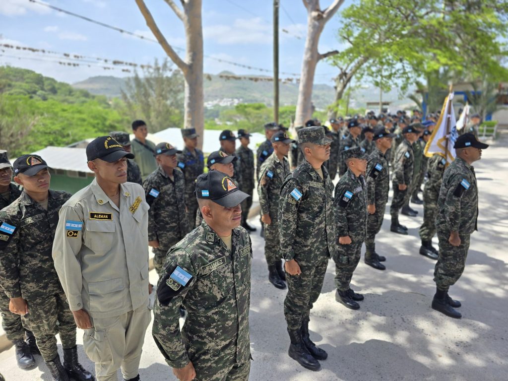 Mandos militares de Honduras desmienten relación con LIBRE y alertan sobre narcotráfico