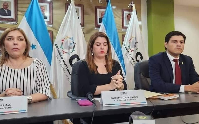 Denuncias de fraude electoral apuntan a Manuel Zelaya y al CNE en Honduras
